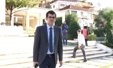 NAMIR LAPARDHAJA: Mbi “të fortin” e kronikës sonë gazetareske