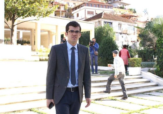NAMIR LAPARDHAJA: Mbi “të fortin” e kronikës sonë gazetareske