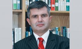 ROMEO GURAKUQI: Nëntori si kohë e reflektimit dhe e korrigjimit të historisë