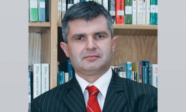 ROMEO GURAKUQI: Nëntori si kohë e reflektimit dhe e korrigjimit të historisë