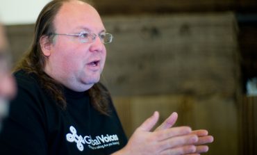 ETHAN ZUCKERMAN/ Fejsbukut i bëhet vonë vetëm për Fejsbukun