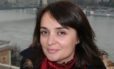 DORIANA METOLLARI: Pushteti dhe Bajraktari