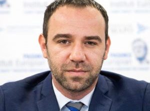 ERVIS ILJAZI/ Si po rikthehet Berlusconi me premtimin e taksës së sheshtë