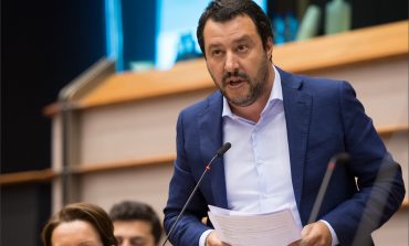 Fjalimi spektakolar në BE: Rroftë Facebook-u, rroftë media sociale, keni dështuar o të mjerë