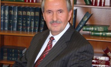 DR. ELEZ BIBERAJ/ Zëri i Amerikës dhe rrëzimi i Monumentit të Enver Hoxhës