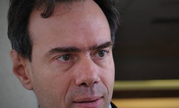 GENC BURIMI/ U mbars mali dhe polli një “Llallë”