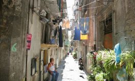 Suksesi i lëvizjes “Pesë Yjet”, rrëfime nga Napoli: Transformimi që nxiti qyteti i Elena Ferrantes në politikën italiane