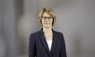NINA WERKHÄUSER/ Angela Merkel shton shpejtësinë