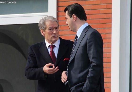 ARTUR AJAZI/ PD në kërkim të një lideri “popullor”
