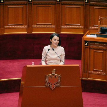 RUDINA HAJDARI/ Në shtëpinë e Azem Hajdarit