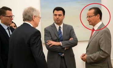 Zoti Krichbaum, i mbrojturi prej teje, në cilësinë e ministrit vrau 4 protestues