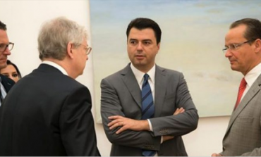 BEDRI ISLAMI/ Lobingu i Bashës