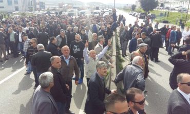 ÇAPAJEV GJOKUTAJ/ Bllokimi i rrugëve është dhunë. Madje dhunë e një pakice kundër shumicës