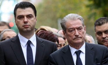 BEDRI ISLAMI/ Kostum i zi qepur me të bardhë