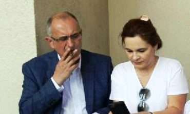 Petrit Vasili, patrioti me çizme që ngre pushkën mbi Shqipërinë