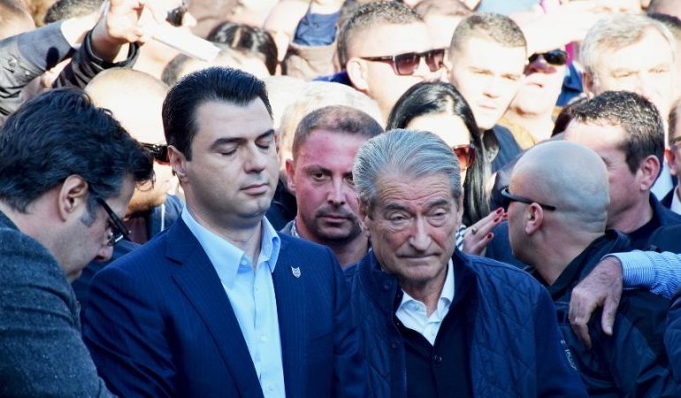 Sharlatanizëm, Donkishotizëm apo…