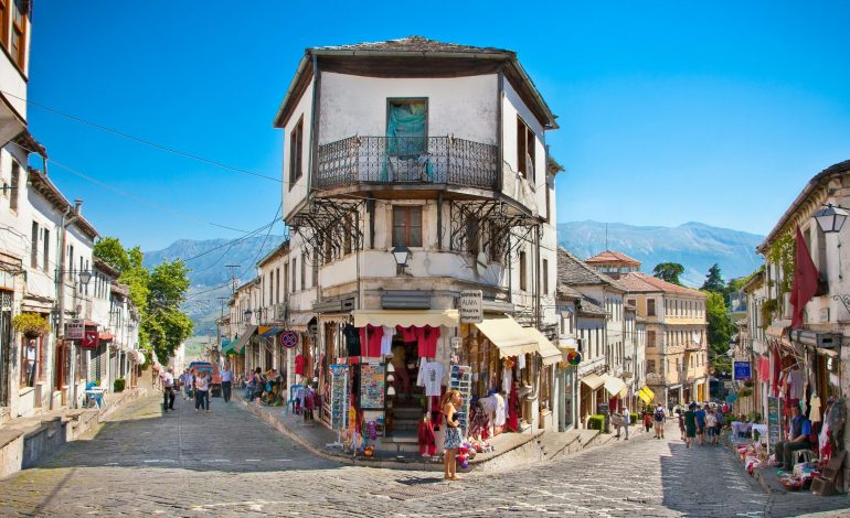 YLLI ASLLANI/ Gjirokastra, bukuria që fshihet pas trishtimit të vet