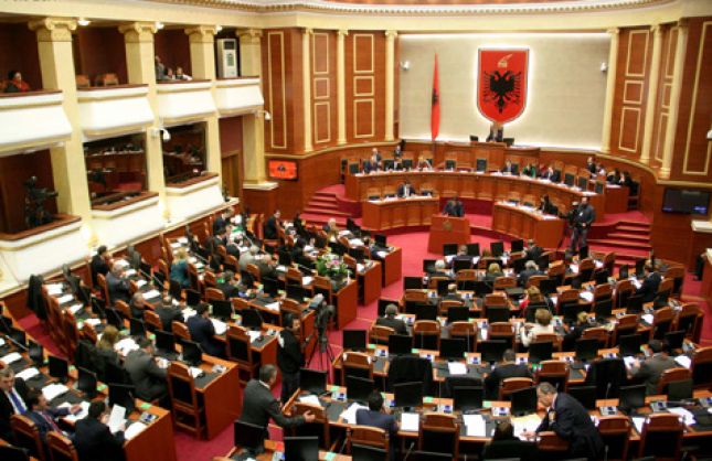 Halucinacionet e politikanëve dhe varfërimi i shqiptarëve