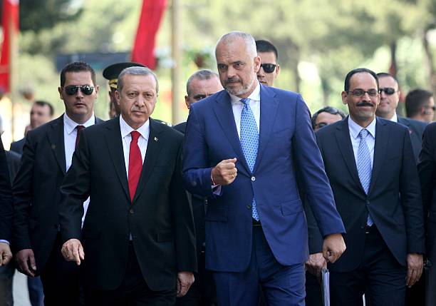 Tepërimi i rrezikshëm në raportet mes Edi Ramës dhe Erdoganit