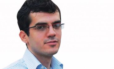 NAMIR LAPARDHAJA/ Korrigjues mendjekyçur me çelës në qafë