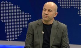 Agim Baçi/ Mos e kurse “Mbretin lakuriq”