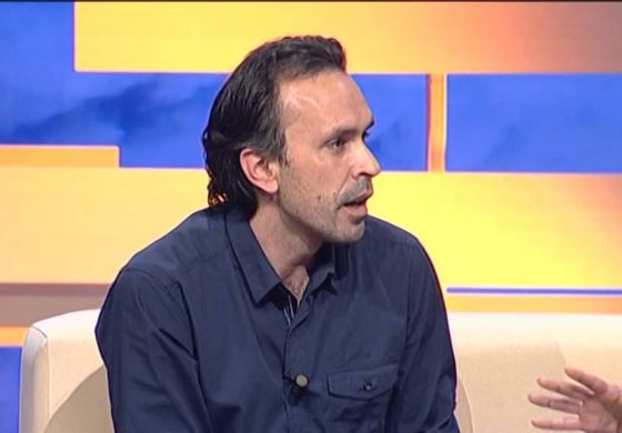 ERGYS MËRTIRI/ Veliaj përçan artistët në ata të oborrit dhe ata të taborit