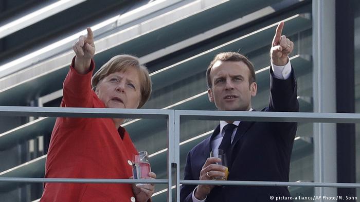 BERND RIEGERT/ Merkel afrohet me Macron