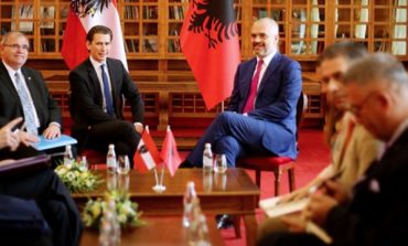 Enver Robelli/ Kundër instrumentalizimit të Shqipërisë për betejat populiste austriake