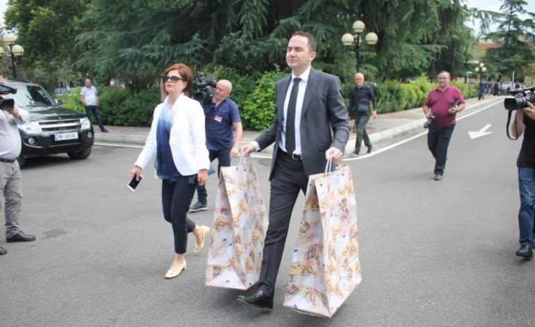 ARTUR AJAZI/ Ëndërrimtari Ervin