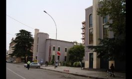 EDUARD ZALOSHNJA/ Opinioni i kryeqytetasve për Teatrin Kombëtar: 50%-50%