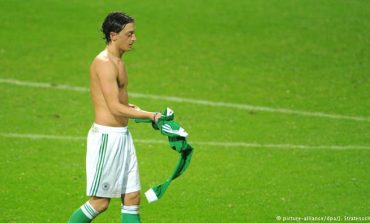 MAXIMILIANE KOSCHYK/ Futbolli dhe politika - rasti Özil