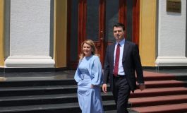 ARTUR AJAZI/ Të të qeverisë Monika…
