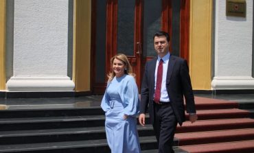 ARTUR AJAZI/ Të të qeverisë Monika…