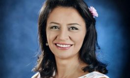 EDLIRA GJONI/ Prej 10 vitesh e sillni Bllokun në jug, me tangërllik, zhurmë, silikon, shampanjë, muzikë të shëmtuar që...