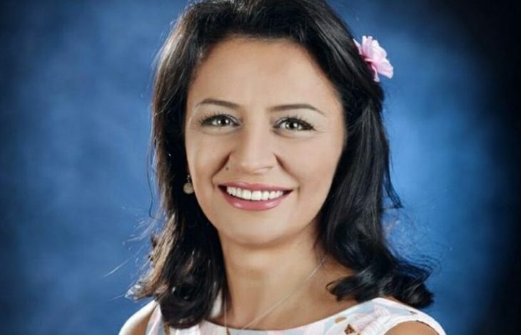EDLIRA GJONI/ Prej 10 vitesh e sillni Bllokun në jug, me tangërllik, zhurmë, silikon, shampanjë, muzikë të shëmtuar që...