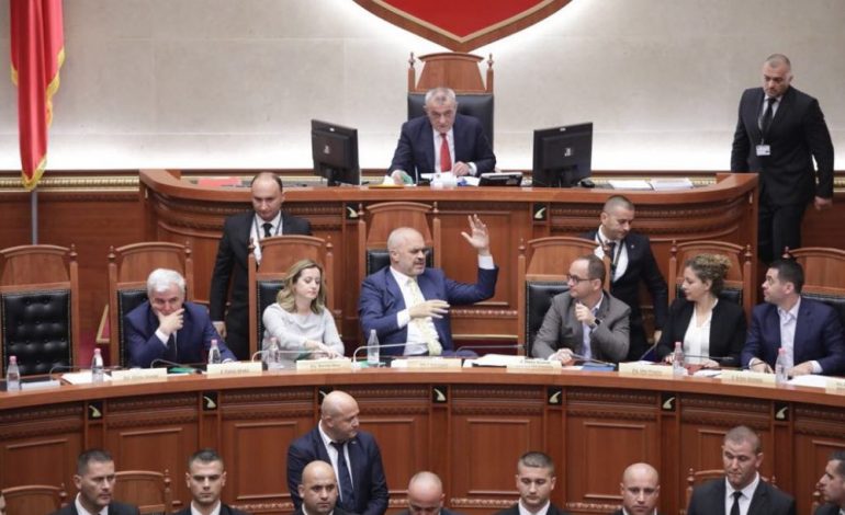 GJERGJ EREBARA/ “Rruga e Arbrit”, “Karpeni”, “Aeroporti i Vlorës”, “Teatri”: Po bëhen normë “ligjet speciale”?