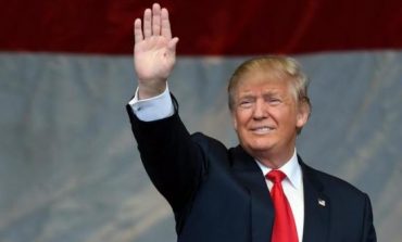 ANALIZA: “Lidhni rripat, Trumpi po vjen”