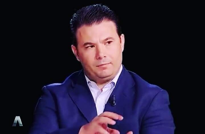 ARIAN GALDINI/ Vuçiç, delir i madh me kufij të vegjël!