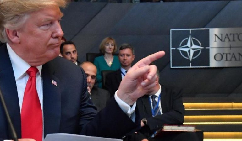 MARC A. THIESSEN/ Donald Trump nuk po e sulmon NATO-n. Po e forcon atë