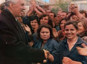 “Lufta kundër kulakëve”/ Enver Hoxha: Bijës së tradhtarit, të mos i merret foshnja