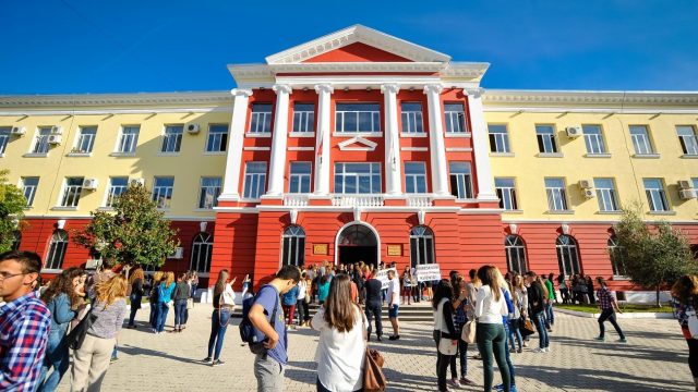 Studentët e Filologjikut letër të hapur Rektorit të Universitetit të Tiranës