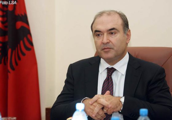 EDMOND HAXHINASTO/ Shkëmbimi i territoreve mes Kosovës e Serbisë? E rrezikshme, mund të sjellë gjakderdhje