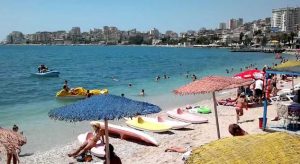 VITTORIO ZGARBI/ Ca fjalë për “Tipin e plazhistit”