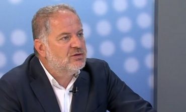 BATON HAXHIU/ Loja personale e Berishës dhe Albin Kurtit me kufijtë e Kosovës