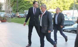 ILIRJAN BLLOSHMI/ Mos i sulmoni policët, o deputetë që s’jeni për të punuar as në komunale!