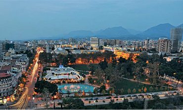 JAN JANSEN/ Tirana, nga diktatura komuniste tek ajo e dollarit