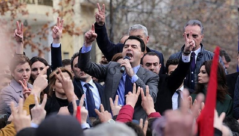 ANRI BALA/ Mos u shtyni, he ju marrtë e keqja! Ka vend Reçi edhe për ju ‘ishat’