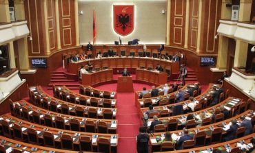 ANALIZA/ Si u kap parlamenti shqiptar nga industria e bixhozit