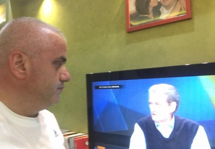 ARTAN HOXHA/ Një mesazh për “profesionisten skrupuloze” dhe për “hjekësin dixhital”