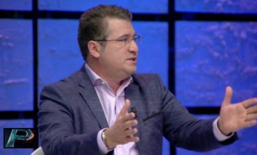 SKËNDER MINXHOZI/ Ilir Meta ulet në lisharësen e Nishanit